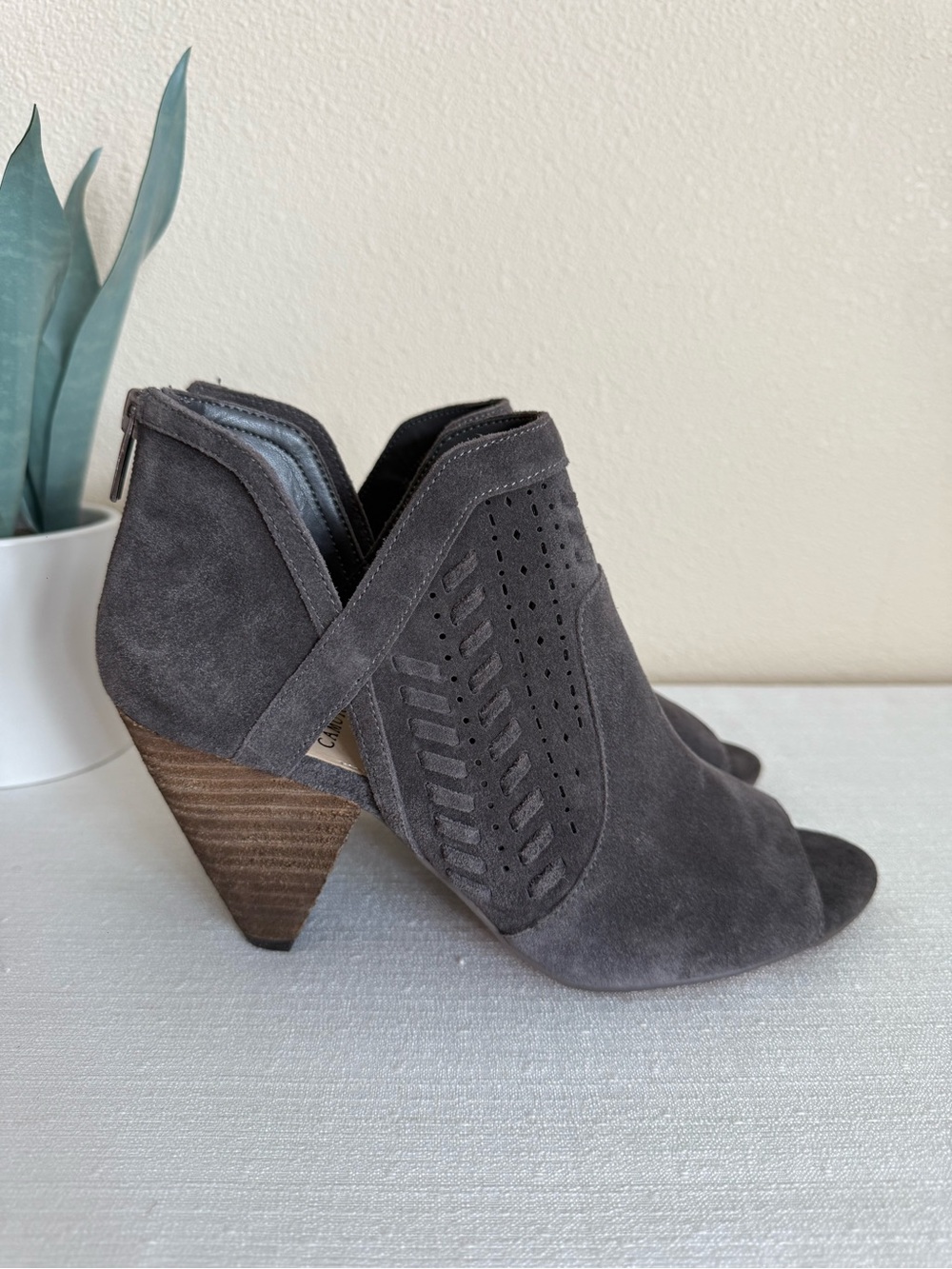 New Vince Camuto Gray Suede Cutout Peep-Toe Booties
